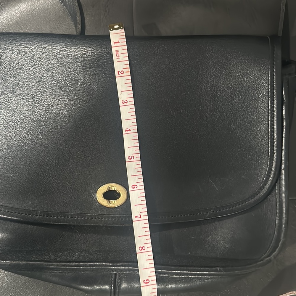 Coach Black Leather Shoulder Bag with Gold Turnlock - Picture 12 of 12
